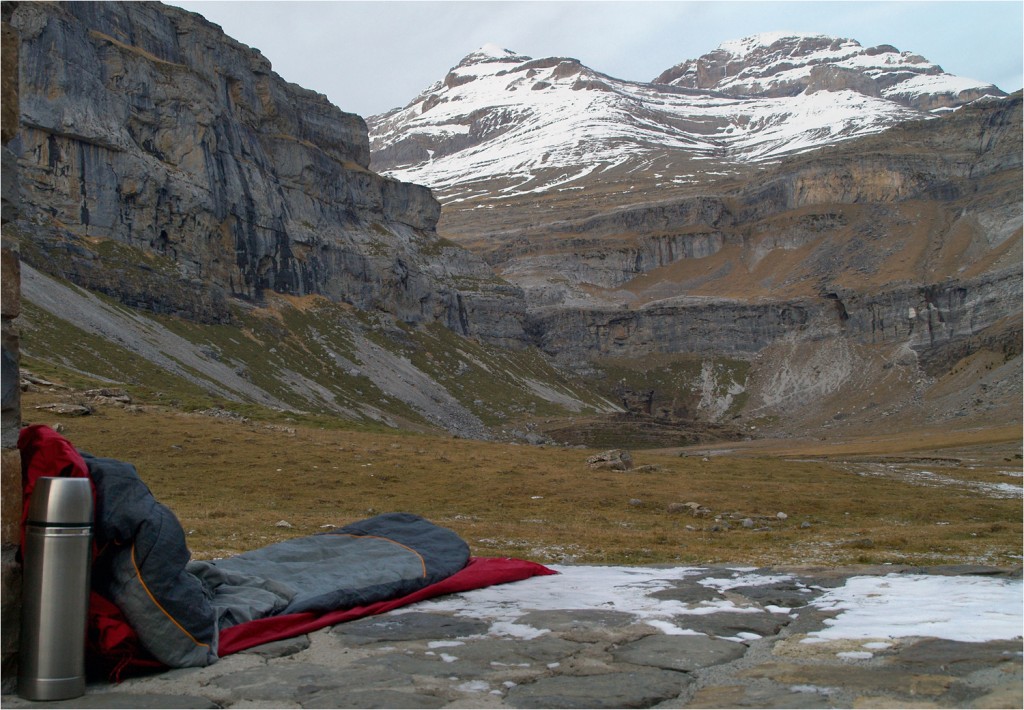 Refugio de Soaso vor dem Pico de Añisclo (rechts, 3263m) und Monte Perdido (links, 3355m) Was für ein Abend!!!