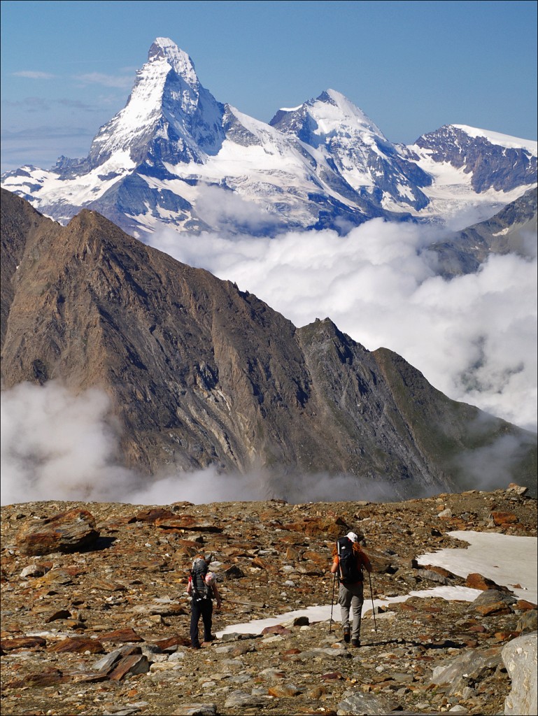 Abstieg mit Blick zum Walliser Symbol