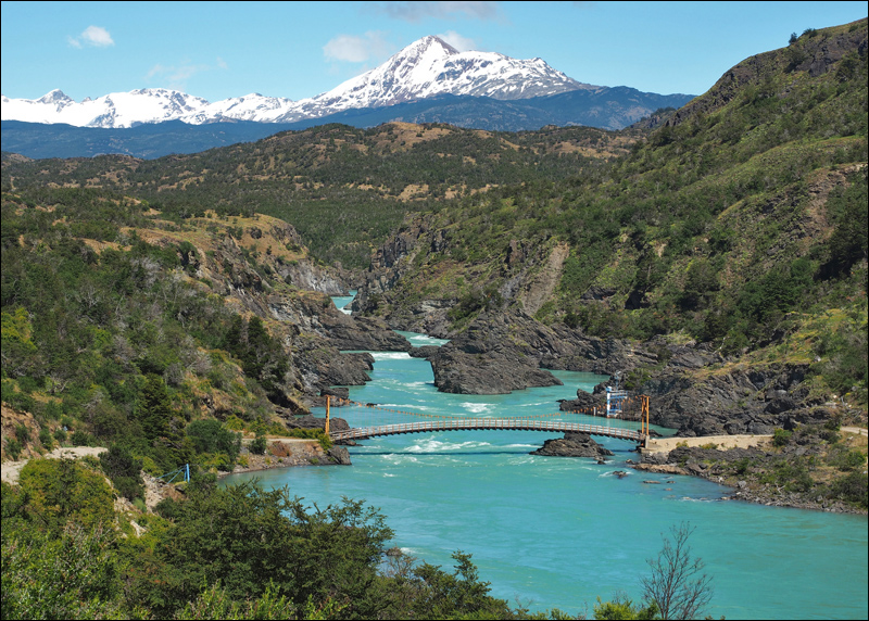 Rio Baker, Chiles größter Fluss mit seiner unglaublichen türkisblauen Farbe des Wassers